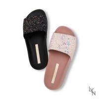 ราคา LYN รองเท้าแตะกากเพชรวิ้งๆ สีดำ, ชมพู แท้ 100% จากช้อปLYNACCS (1784984217)