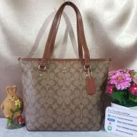ราคา COACH F34603 ZIP TOP TOTE IN SIGNATURE CANVAS COLOR : LIGHT GOLD/KHAKI/SADDLE (710180220)