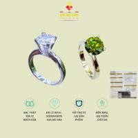 ราคา 8 มม . 4 พิน Platinum Platinum แหวนเงินผู ้ หญิง , สีขาว moissanite แหวนเพชรเทียมสีฟ ้ า moissanite (25780566710)