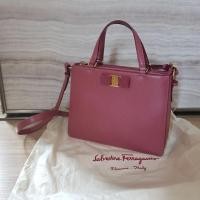 ราคา Ferragamo แท้ ใหม่มากถือไป2ครั้ง ขอภาพเพิ่มได้ค่ะ ขายต่อถูกมากๆๆ (2177389498)