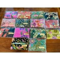 ราคา เซ็ต 12 ใบแถมฟรี 2 ใบ กระเป๋าใส่การ์ด ใส่ทิชชู่พกพา ตัดเย็บฝีมือผ้าปาเต๊ะ งานแฮนด์เมด ของขวัญที่ระลึก (29029892899)