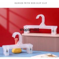 ราคา ไม้หนีบกางเกง ไม้หนีบกระโปรง ไม้แขวนกางเกง ไม้แขวนกระโปรง ไม้แขวน 707สีขาว แพค12อัน (7451207980)