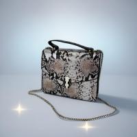 ราคา BVLGARI โซ่สะพายกระเป๋าสี่เหลี่ยมขนาดเล็กสำหรับผู้หญิง 2024 ใหม่งูสีชนแฟชั่นร้อยพรีเมี่ยมพื้นผิวกระเป๋าสะพาย (27576391320)