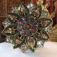 ราคา งานไม้จามจุรี ไม้แกะสลัก ติดผนัง ลายดอก แบบ Antique ประดับกระจกสี ทรงกลม ขนาด 30 cm. ไม้ติดผนัง ไม้แกะสลัก ของตกแต่งผนัง (18992027820)