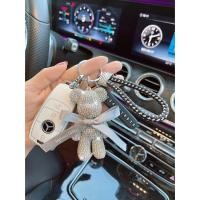 ราคา [DELIVER NOW] พวงกุญแจป้องกันการสูญหาย Bearbrick สําหรับเก็บตัวเลขโทรศัพท์และป้ายทะเบียน - พวงกุญแจรถหมี หุ้มด้วยหินประกาย (42113533832)