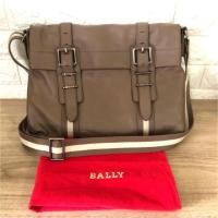 ราคา กระเป๋าสะพายข้างผู้ชาย Bally สีน้ำตาลครีม ของแท้100% สภาพใหม่เอี่ยม (1799374914)