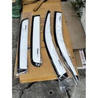 ราคา กันสาด ประตู vigo 4 ประตูสีขาว 2005-2014มี4ชิ้น( DV-TVIGO-2011-4DR-W)แปะติดไม่เต็มประตูนะครับถึงขอบกระจกครับ(DV-TVIGO-W) (42862245016)