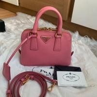 ราคา Like new Prada alma mini สีชมพู สภาพสวยมาก อะไหล่ทองวิ้ง ขอบมุมสวย ภายในสะอาด ทรงแข็ง อปก.ถุงผ้า การ์ด สาย (2720342395)