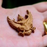 ราคา พญาครุฑ ขนาด 3.6ซม. แกะสลักจากไม้ตะเคียนหิน (22672456613)