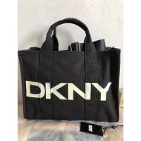 ราคา New DKNY กระเป๋าสะพายผ้า ของแท้ 100% (29719348898)