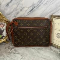 ราคา LV Monogram Canvas Leather Sports Clutch Bag มือสองของแท้ (24413833402)