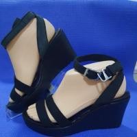 ราคา Crocs รองเท้าส้นตึกรัดส้น มือสอง size:w8/25 cm #203 (25880581702)