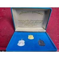 ราคา ชุดเหรียญอาร์มพระพุทธโสธร รุ่นแรก วัดโสธรฯ จ.ฉะเชิงเทรา ปี2460 (กล่องกำมะหยี่) (40704359010)