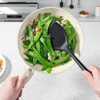 ราคา ชุดครัวซิลิโคน 2 ชิ้น: ตะหลิวสีแดง-ดําสําหรับกระทะนอนสติ๊ก และกระชอนสีเขียวเข้ม - ไม่ขูดผิว ทนความร้อนถึง 230°C ปลอดภัยสําหรับอาหาร (52600235792)