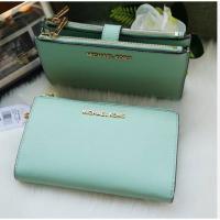 ราคา กระเป๋าสตางค์michael kors คล้องมือสีเขียวอมฟ้า มี 2 ซิป หนังซาเฟียโน ดูแลรักษารุ่น35F8GTVW0L ขนาด 7.25"L x 1.5"W x 4"H (5513418468)