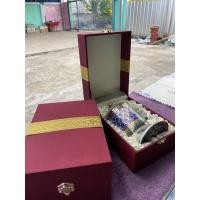 ราคา ชุดแก้วน้ำเบญจรงค์พร้อมกล่องผ้าไหม (12265903142)