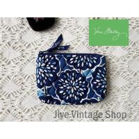 ราคา Vera Bradley กระเป๋าใส่เครื่องสำอางค์/ จิปาถะ ปากซิป ผ้าcotton พิมพ์ลายดอกไม้แบบกราฟฟิค สภาพดีมาก ใหม่มาก จากตู้ญี่ปุ่น (24933459169)