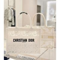 ราคา กระเป๋าสะพายไหล่ Tote ปักลูกไม้ DIOR (53454867550)