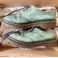 ราคา ขาย รองเท้าหนัง Dr. Martens 3 รู สีเขียว มือสอง สภาพตามรูป เบอร์ 40 จัดไปครับ (22205474768)
