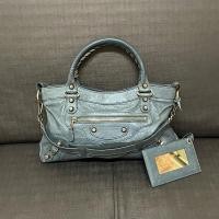 ราคา ส่งต่อ! แท้ balenciaga giant first shoulder bag สีเทา หายาก (26024935981)