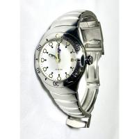 ราคา ellesse นาฬิกาควอทซ์สปอร์ตแบรนด์ชั้นนำจากอิตาลี ตัวเรือนและสายสแตนเลสมีพรายน้ำที่เข็มและจุดบอกชั่วโมงมือสองสภาพดีเยี่ยม (19665750788)