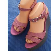 ราคา Crocs รองเท้าส้นตึกแบบสวมรัดส้น size:w6/36/23 cm สูง 3 นิ้ว พื้นเดิม น้ำหนักเบา สภาพดี #มือสอง C60 (24235732623)