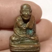 ราคา รูปหล่อหลวงปู่ทวดฐานสี่เหลี่ยมใต้ฐานตอกโค๊ต11เนื้อออกสนิมแดงแก่ทองผสม (41677733112)