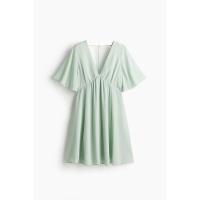 ราคา H&M(เอชแอนด์เอ็ม) เดรสผ้าชีฟองทรงวี ผู้หญิง 1284564_1 (43802163022)