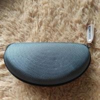 ราคา กล่องใส่แว่นตา Crocodile สีเทา แข็งแรง มือสอง สภาพเหมือนใหม่ (24616354576)