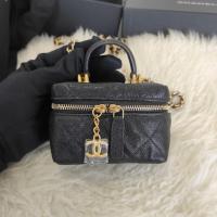 ราคา 005158 Chanel / Vanity Case With Chain Caviar GHW (11365618342)