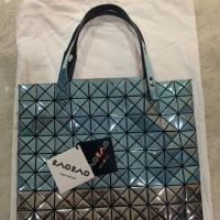 ราคา Baobao Issey Miyake Platinum Bi-color 10 x 10 ไม่เคยใช้งาน (7308246291)