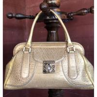 ราคา กระเป๋าหนังแท้#กระเป๋ามือสอง#ยี่ห้อ capacci สีเหลืองทอง (21159868077)