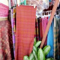 ราคา ผ้าไหมลายโฮล(ลายพื้นเมืองสุรินทร์) แท้100% (15814150823)