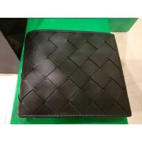 ราคา Bottega Wallet กระเป๋าสตางค์ผู้ชาย ลายสานใหญ่ Intrecciato Bi-Fold Wallet (42356486229)