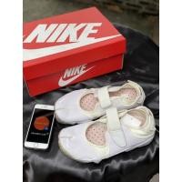 ราคา nike air rift ของแท้ สีขาวครีมอ่อน น่ารัก พร้อมส่ง (9986877783)