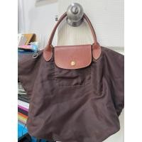 ราคา Longchamp แท้มือสอง สภาพตำหนิผ้าแยกทั้งใบ ขอบมุมดี (52601474346)