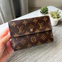 ราคา Lv Trifold wallet มือสองของแท้ค่ะ (รบกวนทั่กแชทก่อนสั่งค่ะ) (21692318053)