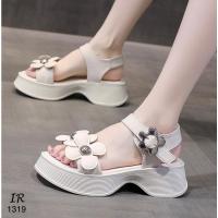 ราคา 1319 รองเท้าส้นเตารีด สูง 2 นิ้ว น่ารักๆ สายรัดส้นปรับได้ (23570760317)