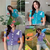 ราคา [Maze] เสื้อครอปแขนสั้นไหมพรมสีฟ้าลายสายรุ้งน่ารัก (5212) (6439812278)