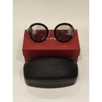 ราคา Ferragamo แว่นตากันแดด ครบเซ็ต สภาพเหมือนใหม่ เลนส์ใหญ่ สีสวยมาก (25921846598)