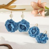ราคา ต่างหูดอกไม้ทำจากผ้าสีฟ้าและยีนส์ สไตล์สวยงาม (55554398576)