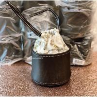 ราคา กระเป๋าใส่เครื่องสำอาง ทรงขนมจีบ จาก Estée Lauder (16346574194)