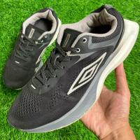 ราคา รองเท้าผ้าใบ UMBRO Black Grey ไซส์ 39 (40126734713)
