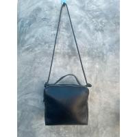 ราคา กระเป๋าสะพายข้างสีดำทรงกล่องกระเป๋ามือสอง (55952708851)