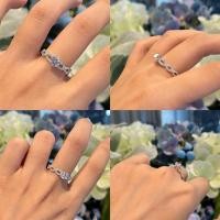 ราคา New available ❣️❣️ แหวนเพชรกลาง 50ตังบ่าข้างฝังเกลียว 2.4ตัง รวม 1.24กะรัต (29707151285)