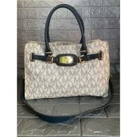 ราคา Michael Kors Hamilton แท้ มือสอง (24722595639)