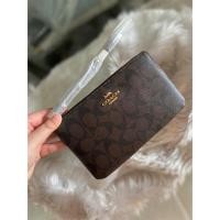 ราคา พร้อมส่ง Coach Large Corner Zip Wristlet 1zip L (18889528993)