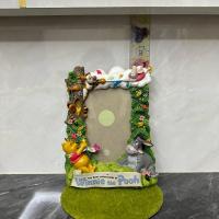 ราคา กรอบรูปหมีพูห์ เป็นเรซิ่น หนักๆ มีรอยตามรูปนะคะ (27025637365)