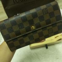ราคา LV Sarah 10 card dami ปี12 (998753792)