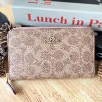 ราคา ซิปรอบใบกลาง Coach Medium Id Zip Wallet In Signature CW781 (26172939496)